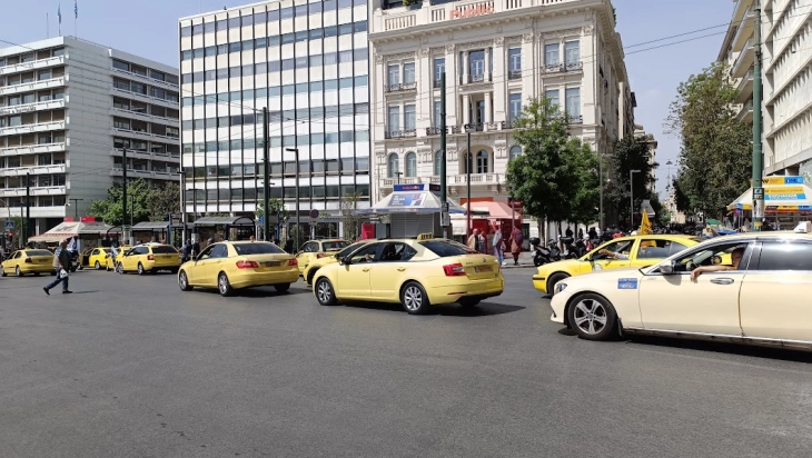 Тридневен штрајк на таксистите во Атина