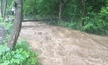 Реките со енормен пораст по обилните дождови – Треска четири, а Вардар два и пол пати над просекот