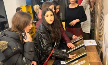 Во МКЦ во Тирана отворена тактилната изложба „Допирот на уметноста од Битола“