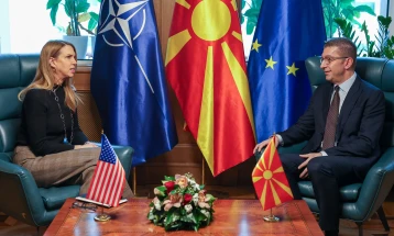 Mickoski - Varns: Angazhimi i përbashkët për përforcimin e mëtejshëm të marrëdhënieve mes Maqedonisë dhe SHBA-së