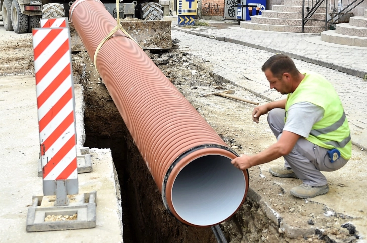 Измени во законите за градење и градежно земјиште со кои се става ред во подземната инфраструктура и се уредуваат базните станици на телекомите