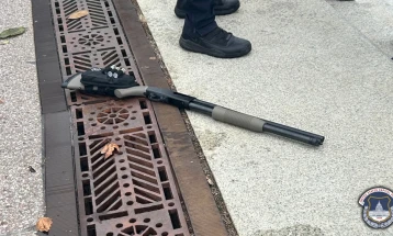 Во близина на Капитол уапсено вооружено момче