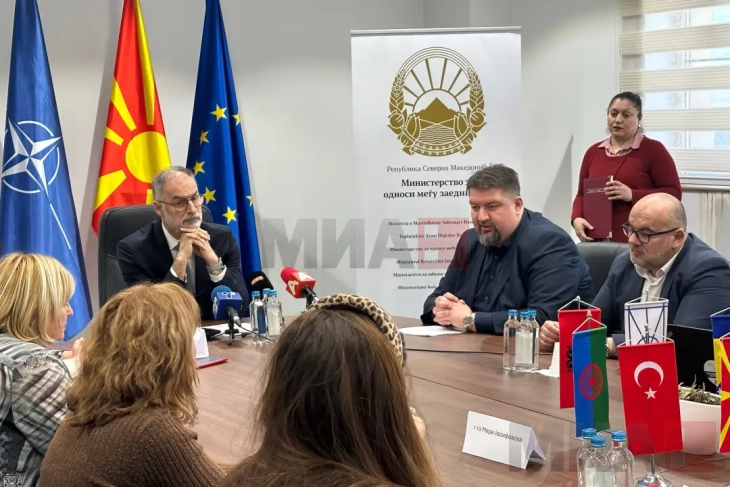 Печатењето учебници проблем за малобројните етнички заедници откако конкурсите ги презедоа издавачките куќи