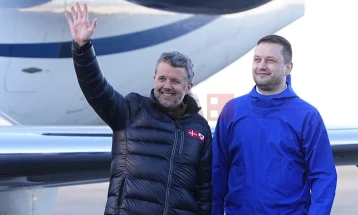 Данскиот крал пристигна во посета на Гренланд