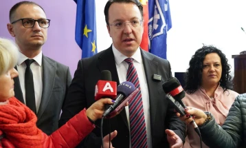 Николоски: Започнат е дијалог за финалното решение на превозниците