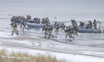 Gjermani: 3.000 ushtarë të NATO-s kryen stërvitje të madhe për zbritje me forca amfibe