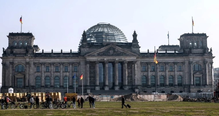 Пребарана зградата на германскиот Рајхстаг поради аларм за истекување гас