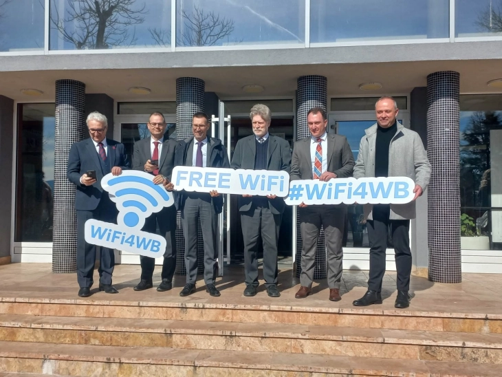 Me nismën WiFi4WB është siguruar internet publik pa pagesë në 64 komuna të vendit, rrjeti i parë në Komunën e Koçanit