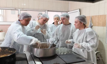 Млади од Берово и Пехчево учеа за одржливо користење на автохтони овошки