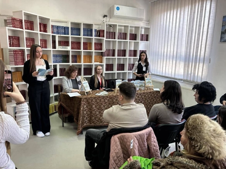 Во Кочани  промовирана двојазичната книга „Басни за деца“ на македонски и турски јазик