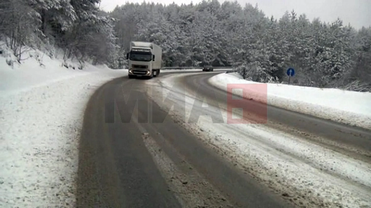 Hiqet ndalesa për qarkullimin e kamionëve në rrugën Mavrovë-Dibër