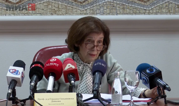 Siljanovska - Davkova: Është mirë që do të ketë ligj të ri për falje, sepse i vjetri nuk i ngjan ligjit