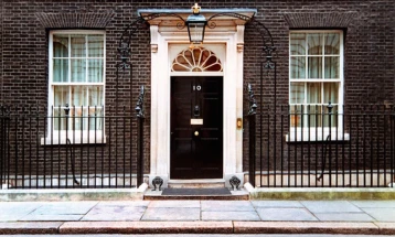 Велика Британија очекува „привилегираната“ трговија со САД да продолжи по пресудата за царините