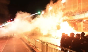 Тензии на протестот на опозицијата во Тирана, Бериша му порача на Рама дека деновите му се избројани