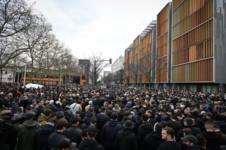 Стотици луѓе на марш во Лион во знак на протест против убиството на десничар