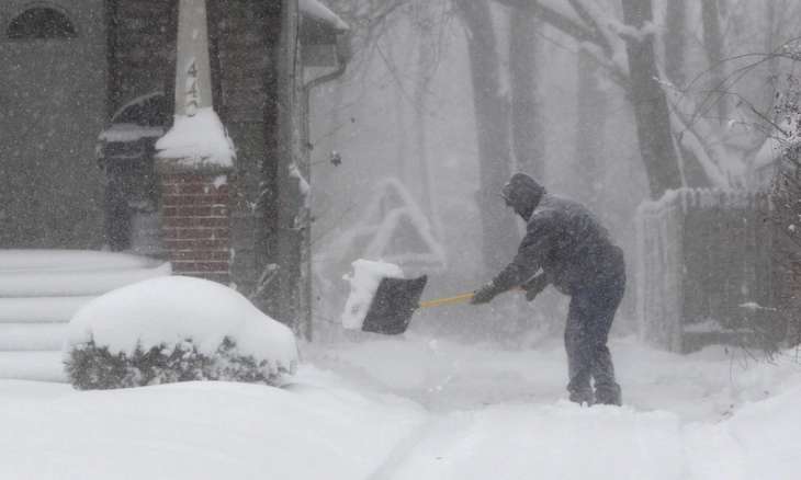 Источниот брег на САД се подготвува за уште една силна снежна бура