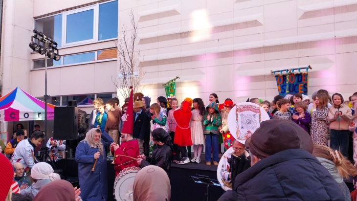 Вевчанскиот инспирација за карневалот во Берхем,  Белгија - карневалите ја зближуваат заедницата низ маски, улични паради, забава и креативност