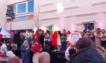 Вевчанскиот инспирација за карневалот во Берхем,  Белгија - карневалите ја зближуваат заедницата низ маски, улични паради, забава и креативност