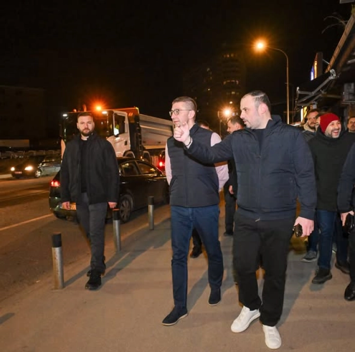 Gjorgjievski në FB: Me kryeministrin Mickoski mbrëmë inspektuam aktivitetet ndërtimore në bulevardin 