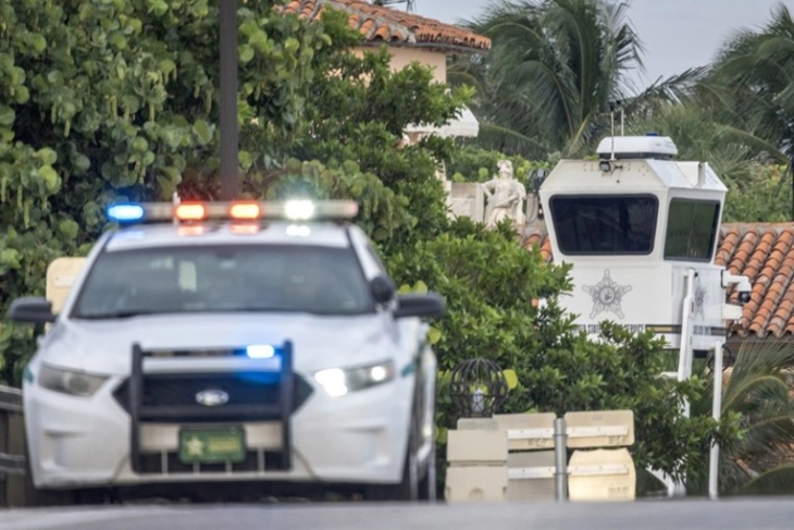 Убиен вооружен маж кој се обидел да влезе на имотот на Трамп, Мар-а-Лаго во Флорида