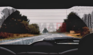 Сообраќајот се одвива во зимски услови, без подолги задржувања на граничните премини