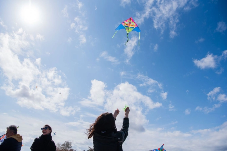 Чист понеделник во Грција - риба и морско, хартиени змејови и специјалниот леб лагана за почеток на велигденскиот пост