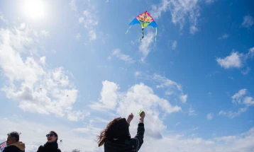 Чист понеделник во Грција – риба и морско, хартиени змејови и специјалниот леб „лагана“ за почеток на Велигденскиот пост