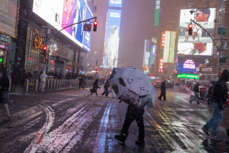 Për shkak të stuhisë dimërore janë mbyllur shkollat në verilindje të SHBA-së, janë anuluar mijëra fluturime