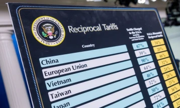 САД на полноќ ќе престанат да ги наплаќаат царините кои Врховниот суд ги укина во петокот