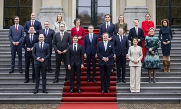 Новата холандска влада на премиерот Роб Јетен положи заклетва