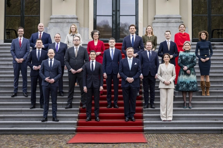 Qeveria e re holandeze e kryeministrit Rob Jeten dha betimin