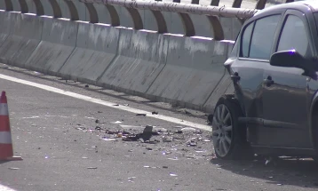 Tetë automjete u përfshinë në një aksident trafiku në autostradën Shtip-Shkup