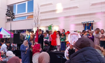 Вевчанскиот инспирација за карневалот во Берхем,  Белгија - карневалите ја зближуваат заедницата низ маски, улични паради, забава и креативност