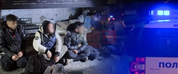 Gjenden gjashtë emigrantë në një veturë në autostradën Shkup-Kumanovë, arrestohet shoferi 