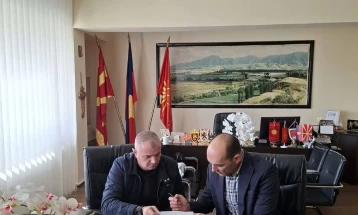 Општина Виница потпиша договор со ПАКОМАК, втора повратна „вендинг“ машина за виничани