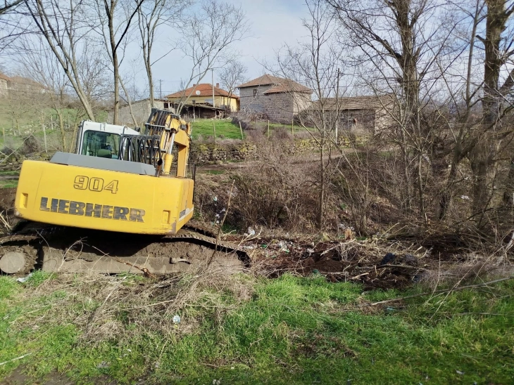 Во Пробиштип се чистат 14 диви депонии