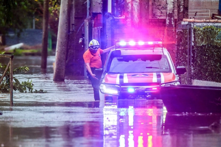 Të paktën 14 viktima nga shirat e rrëmbyeshëm në qytetin brazilian Huiz de Fora