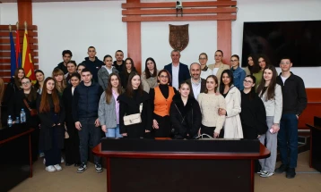 Велешките средношколци се запознаа со работата на Советот на Општина Велес