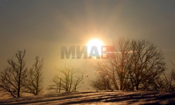 Невообичаено високи температури во Европа: До 30 степени во Франција, 20 степени во Швајцарија