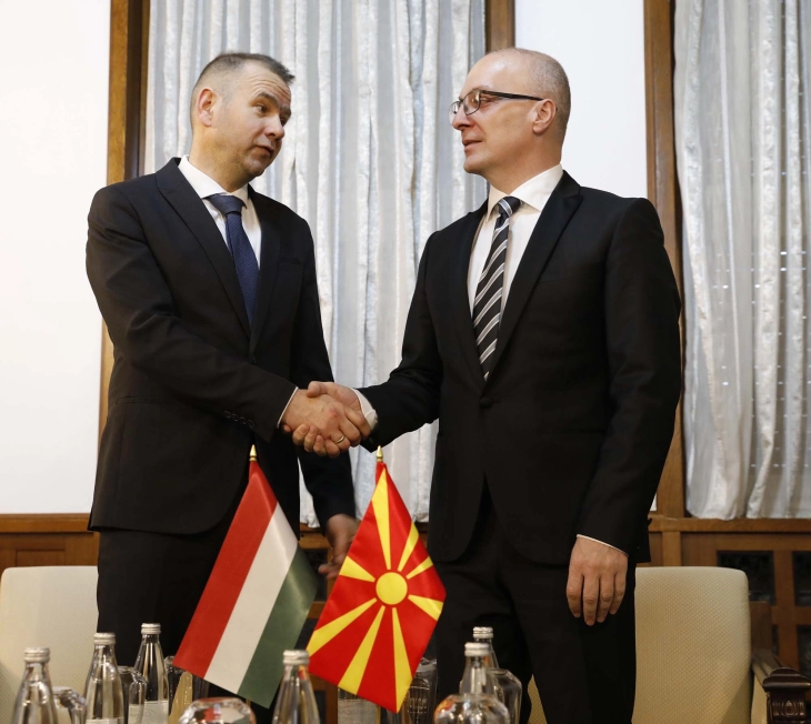 Бунфорт: Северна Македонија неправедно веќе 20 години „седи на оградата“ на ЕУ