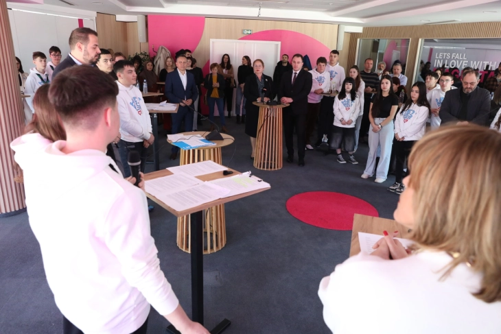 #Нет без хејт: Иницијативи и капмања за побезбедна дигитална средина, пријавување онлајн-насилство и едукација на родителите