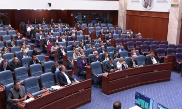 Kuvendi e përcaktoi nevojën për miratimin e pakos së ligjeve për uljen e pagave të zyrtarëve