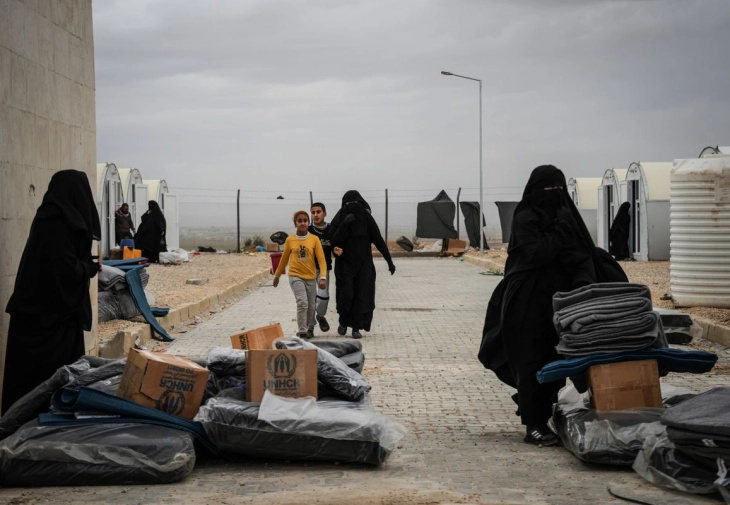 Сириските владини сили во кампот Ал Хол пронашле илјадници лица во „шокантни“ услови