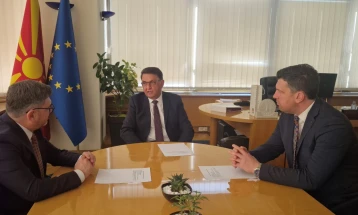 Takim i zëvendësministrit Risteski me guvernatorin e Bankës Popullore