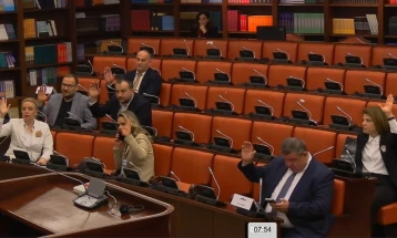 На матичната Комисија помина одлуката за коефициентите за пресметка на платите на функционерите