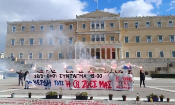 Мирен протест на учениците и студентите во Атина во пресрет на тригодишнината од железничката несреќа кај Темпи (Фото)