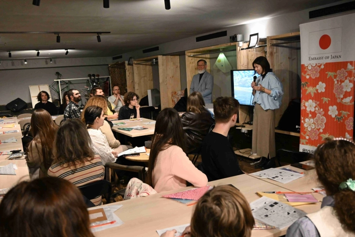 Амбасадата на Јапонија организираше работилница за оригами со проф. Јошио Којама