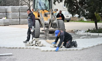 Се уредуваат нови паркинг места кај штипскиот Економски факултет