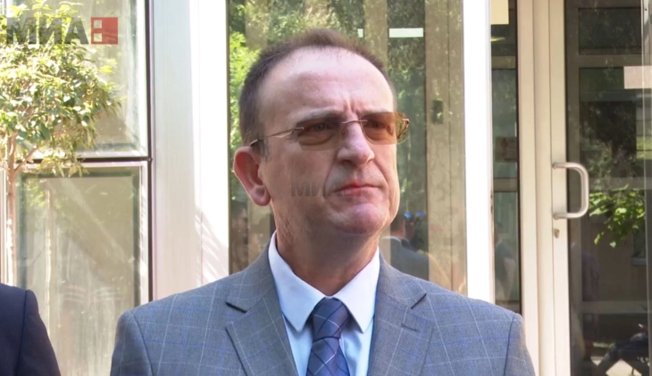 Претседателот на Aлијанса за Албанците, Арбен Таравари поднесе тужба за клевета против Изет Меџити