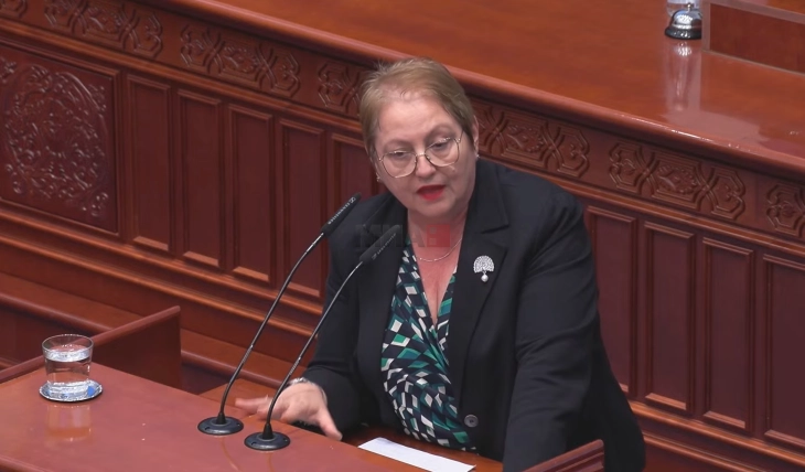 Janevska: Është koha e fundit që universitetet dhe shoqëria të bëjnë një marrëveshje për të punuar në dobi të të rinjve të cilët do të mbeten për të zhvilluar këtë vend